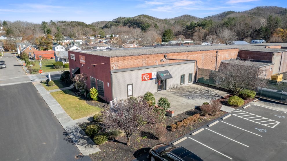 White Sulphur Spring - Frontage